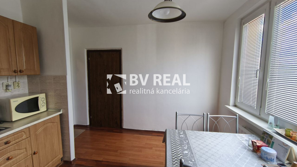 BV REAL na predaj 1 izbový byt Prievidza Jesenského BV5011