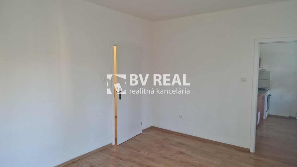 BV REAL Na prenájom 2 izbový byt Handlová FM2274