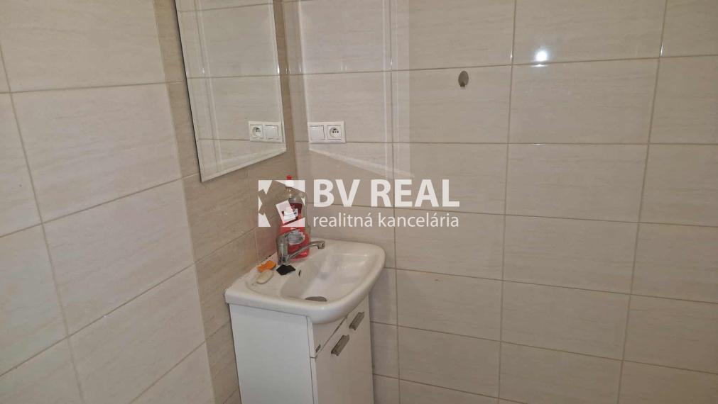 BV REAL Na prenájom 2 izbový byt Handlová FM2274