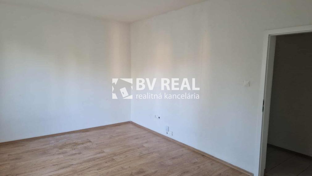 BV REAL Na prenájom 2 izbový byt Handlová FM2274