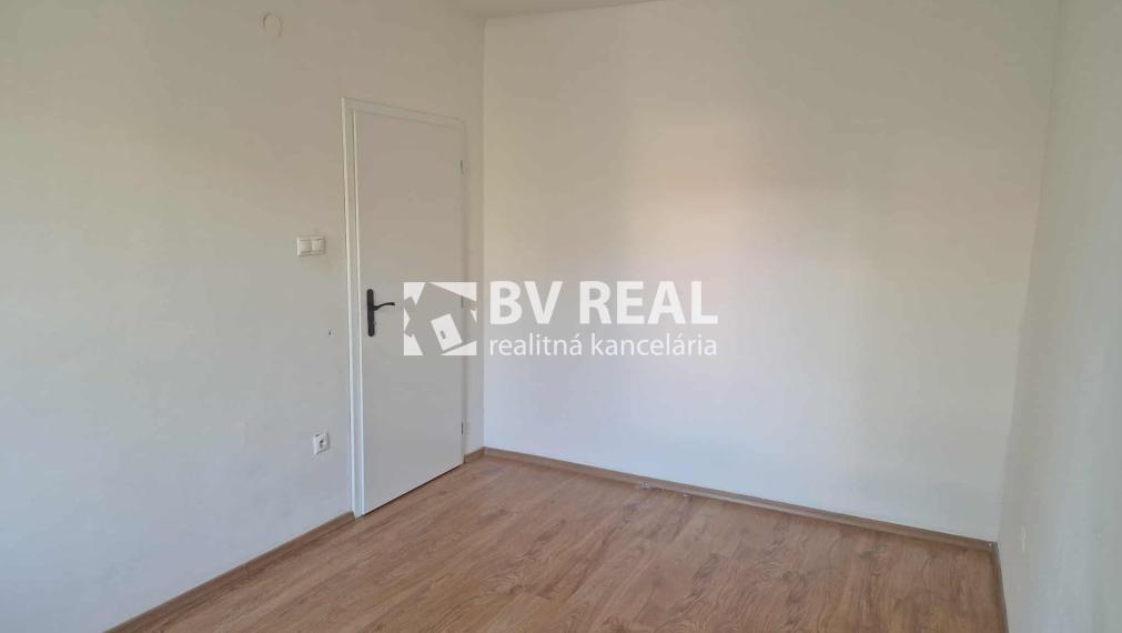 BV REAL Na prenájom 2 izbový byt Handlová FM2274