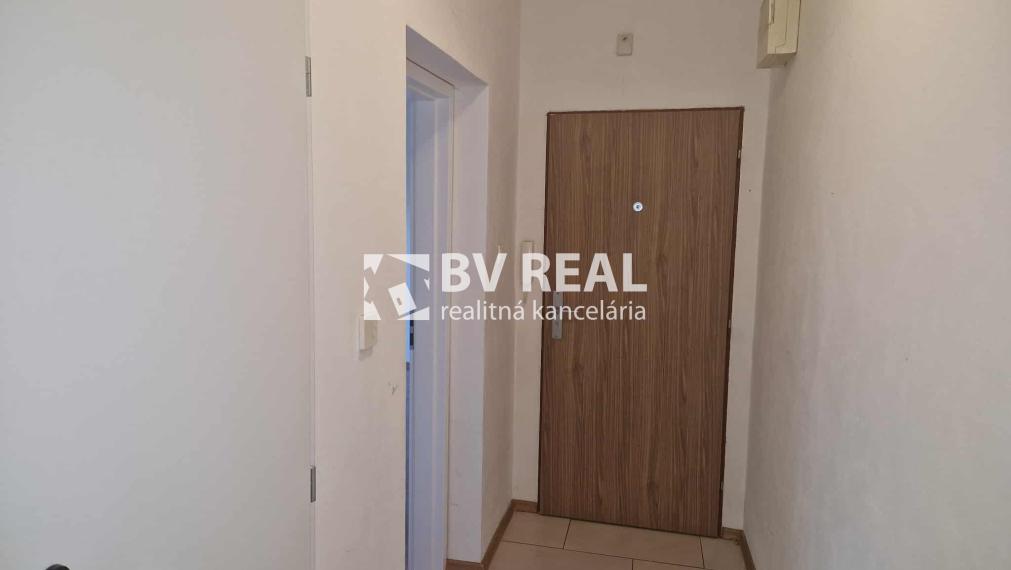 BV REAL Na prenájom 2 izbový byt Handlová FM2274