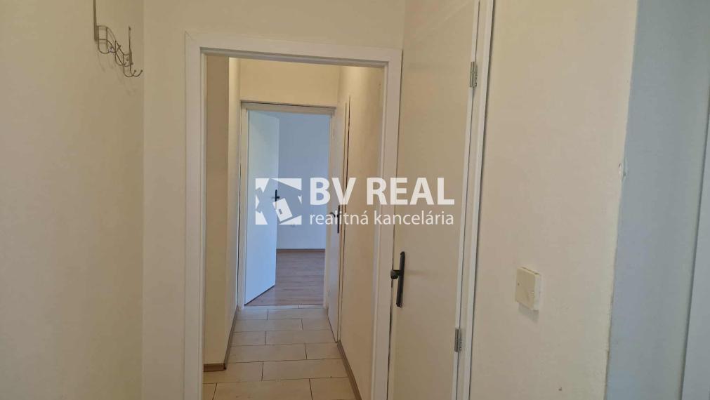 BV REAL Na prenájom 2 izbový byt Handlová FM2274