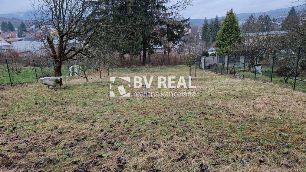 BV REAL Na predaj záhrada 574 m2 s chatkou Handlová FM1800