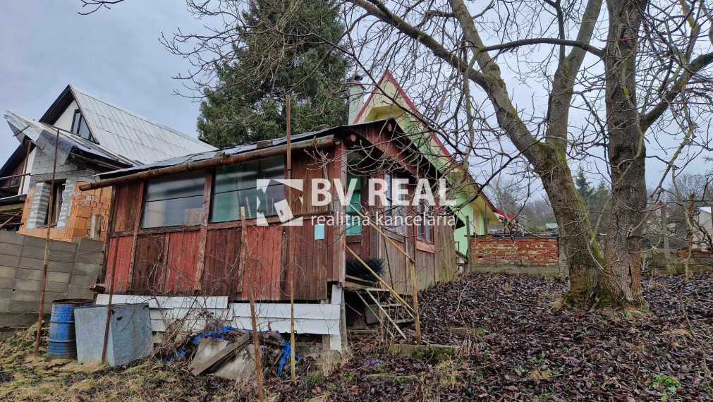 BV REAL Na predaj záhrada 574 m2 s chatkou Handlová FM1800