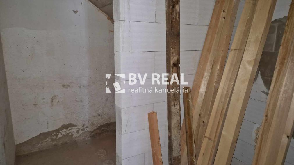 BV REAL na predaj rodinný dom Chvojnica okres Prievidza FM1943