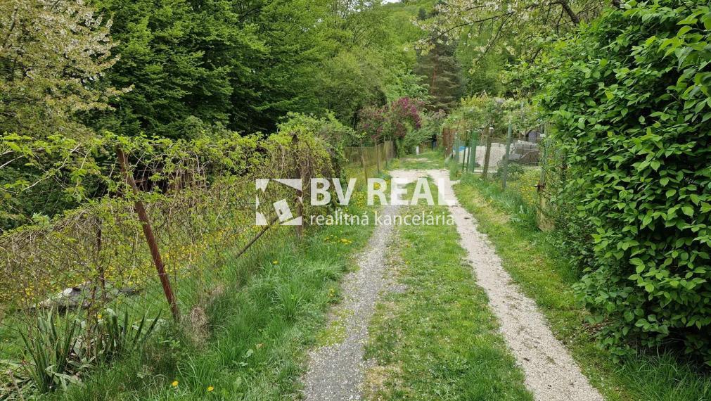 BV REAL Na predaj záhrada 348 m2 Handlová FM1954