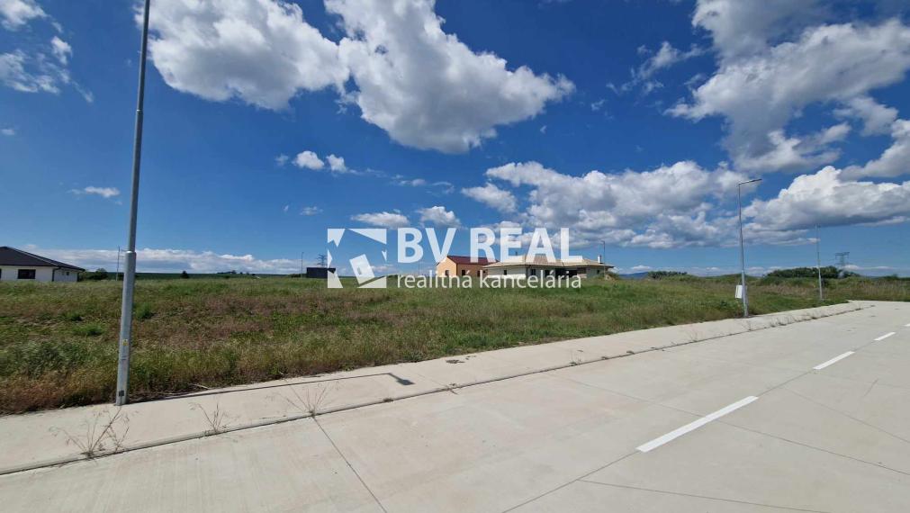 BV REAL Na predaj stavebný pozemok 630 m2 obec Čermany FM2024