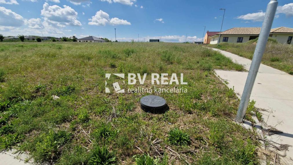 BV REAL Na predaj stavebný pozemok 630 m2 obec Čermany FM2024
