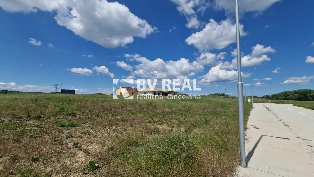 BV REAL Na predaj stavebný pozemok 714 m2 obec Čermany FM2023