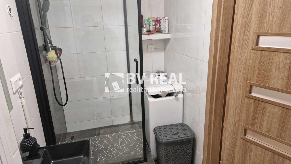 BV REAL na predaj prerobený 2 izbový byt Handlová FM2142