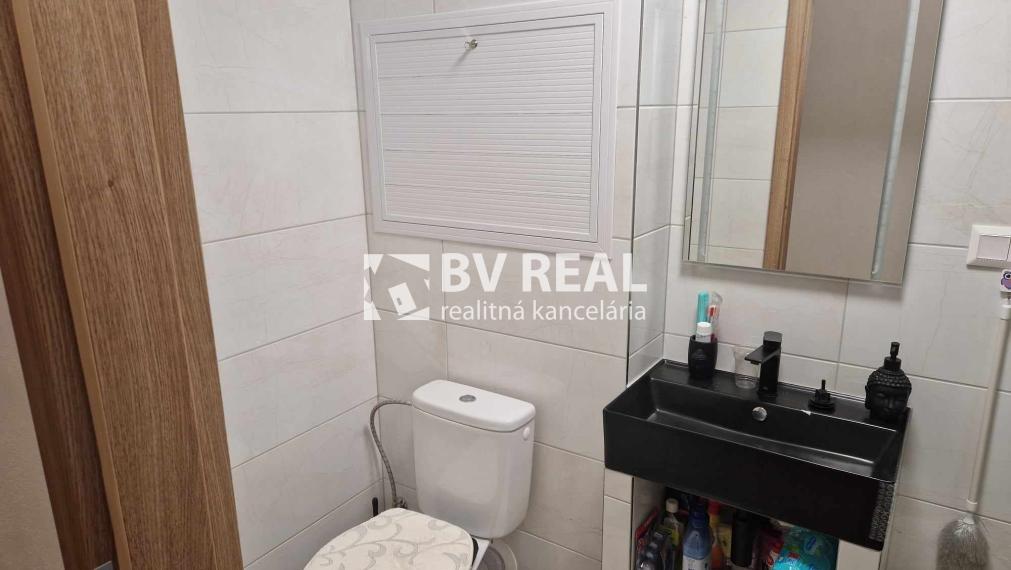 BV REAL na predaj prerobený 2 izbový byt Handlová FM2142