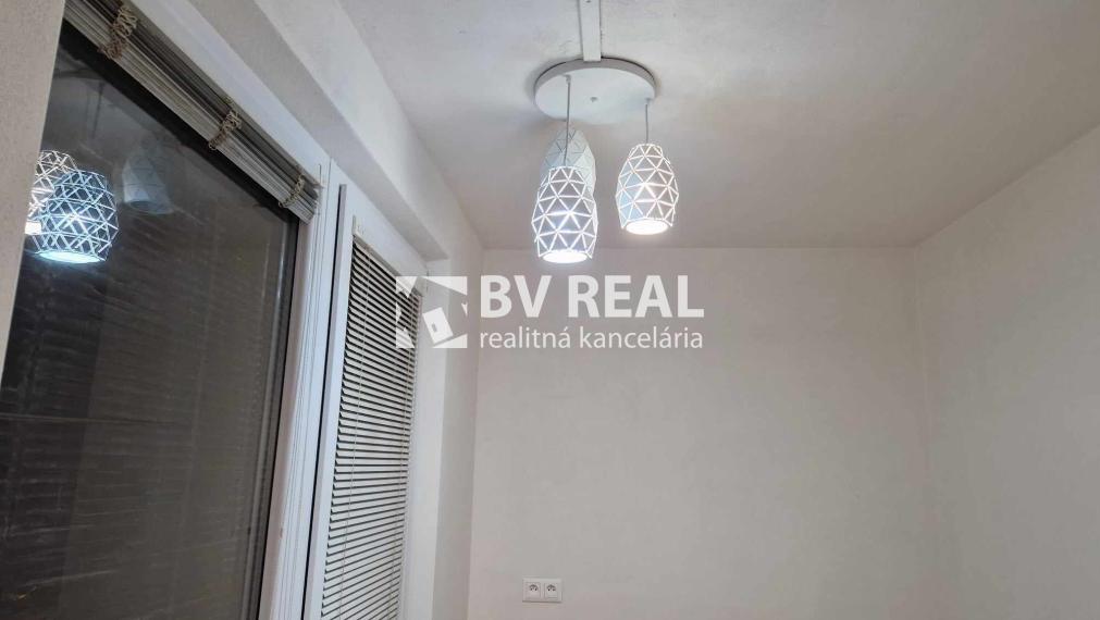 BV REAL na predaj prerobený 2 izbový byt Handlová FM2142