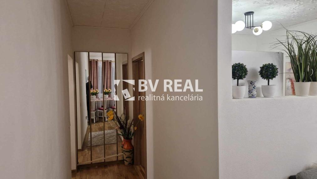 BV REAL na predaj prerobený 2 izbový byt Handlová FM2142