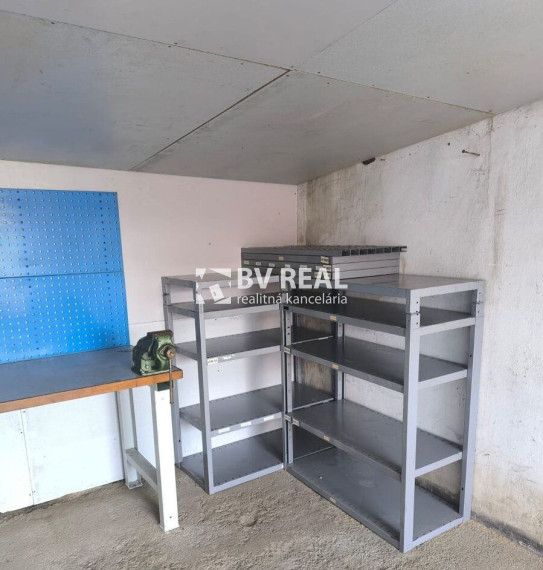 BV REAL Na predaj garáž 21 m2 Handlová FM2252