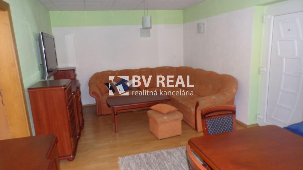 BV REAL Na prenájom komerčný priestor Prievidza FM2262