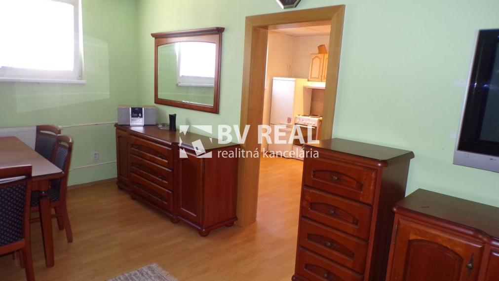 BV REAL Na prenájom komerčný priestor Prievidza FM2262