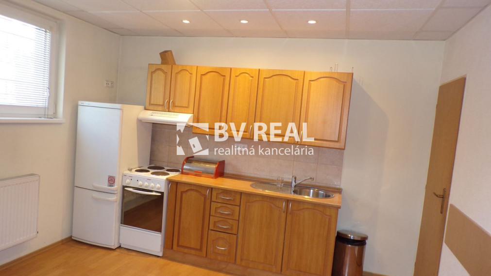 BV REAL Na prenájom komerčný priestor Prievidza FM2262