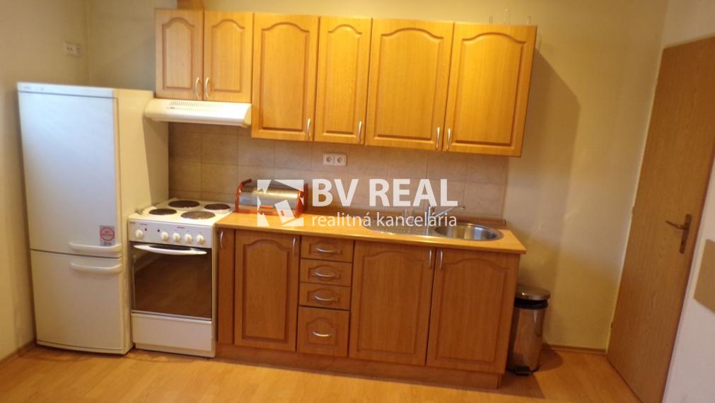 BV REAL Na prenájom komerčný priestor Prievidza FM2262