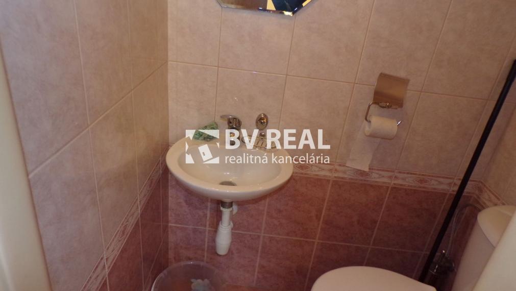 BV REAL Na prenájom komerčný priestor Prievidza FM2262