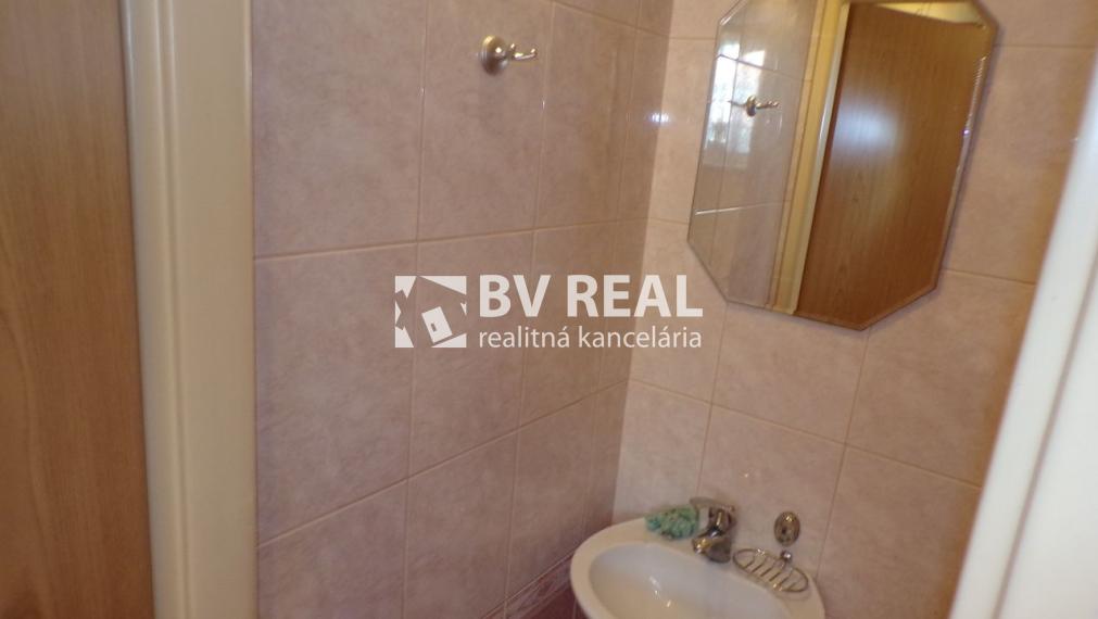 BV REAL Na prenájom komerčný priestor Prievidza FM2262