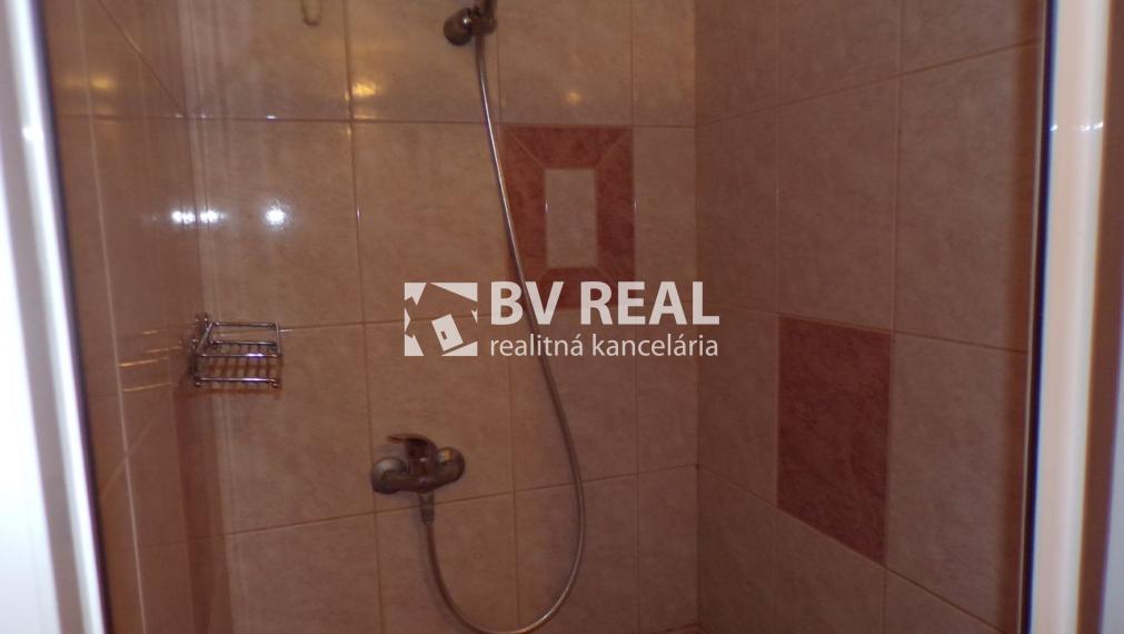 BV REAL Na prenájom komerčný priestor Prievidza FM2262