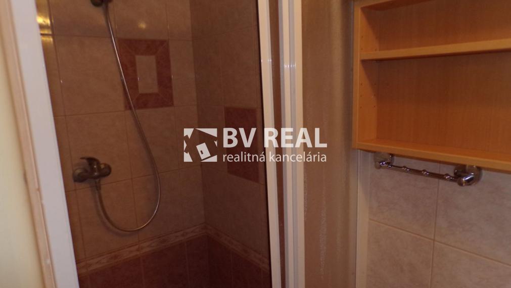 BV REAL Na prenájom komerčný priestor Prievidza FM2262