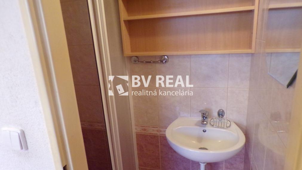 BV REAL Na prenájom komerčný priestor Prievidza FM2262