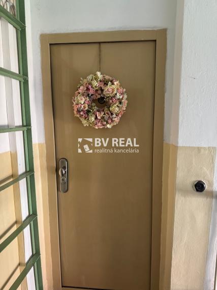 BV REAL Predaj zrekonštruovaný 3 izbový byt Prievidza FM2300