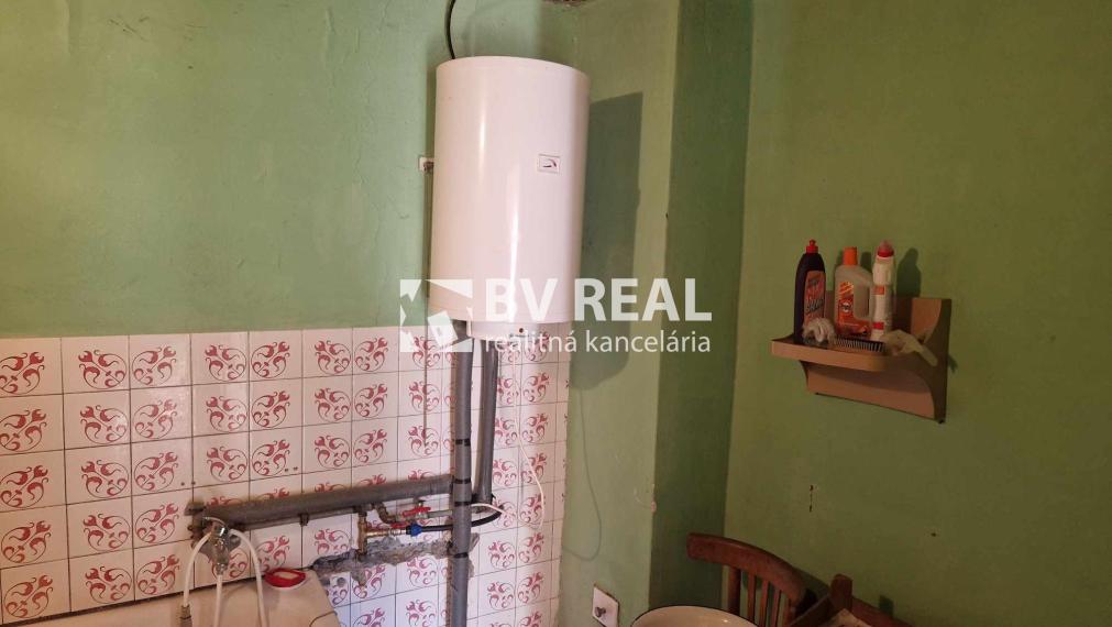 BV REAL Predaj rodinný dom a pozemok 1459 m2 Bystričany FM2302