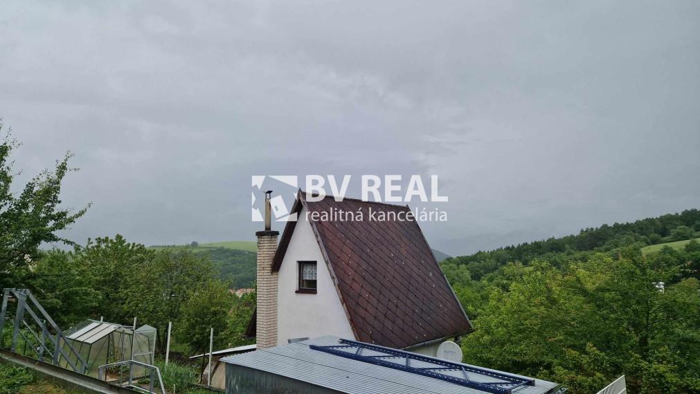 BV REAL Na predaj murovaná chata so záhradou Handlová FM2009
