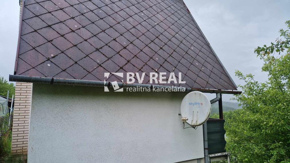 BV REAL Na predaj murovaná chata so záhradou Handlová FM2009