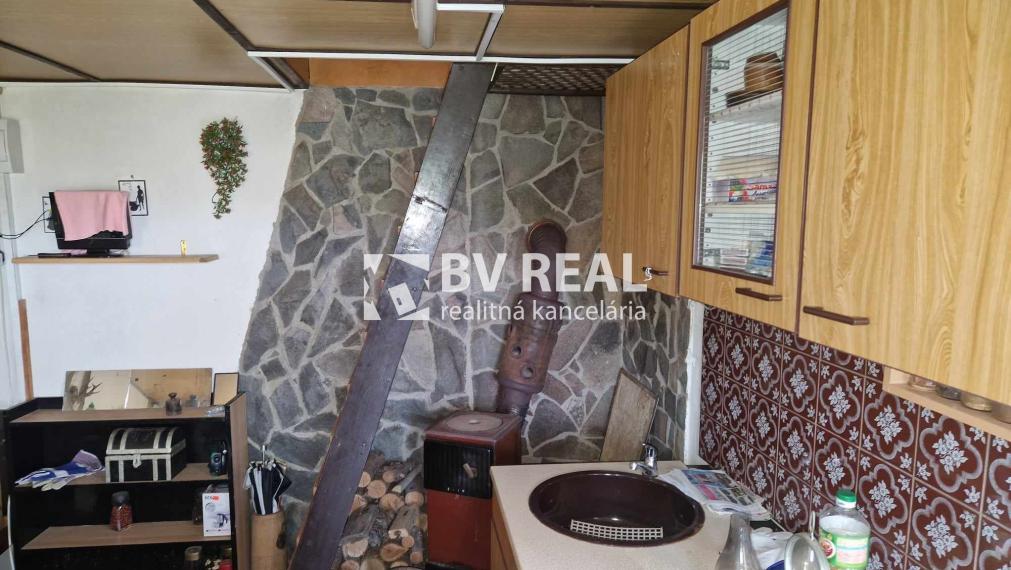 BV REAL Na predaj murovaná chata so záhradou Handlová FM2009