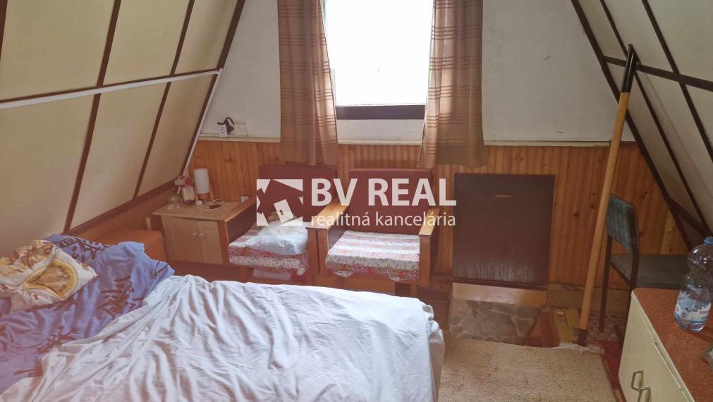 BV REAL Na predaj murovaná chata so záhradou Handlová FM2009