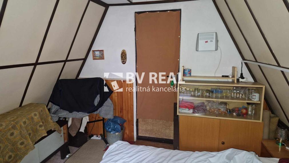 BV REAL Na predaj murovaná chata so záhradou Handlová FM2009