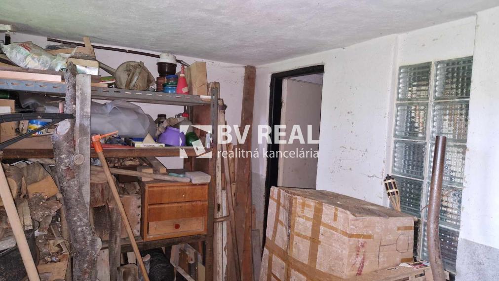 BV REAL Na predaj murovaná chata so záhradou Handlová FM2009