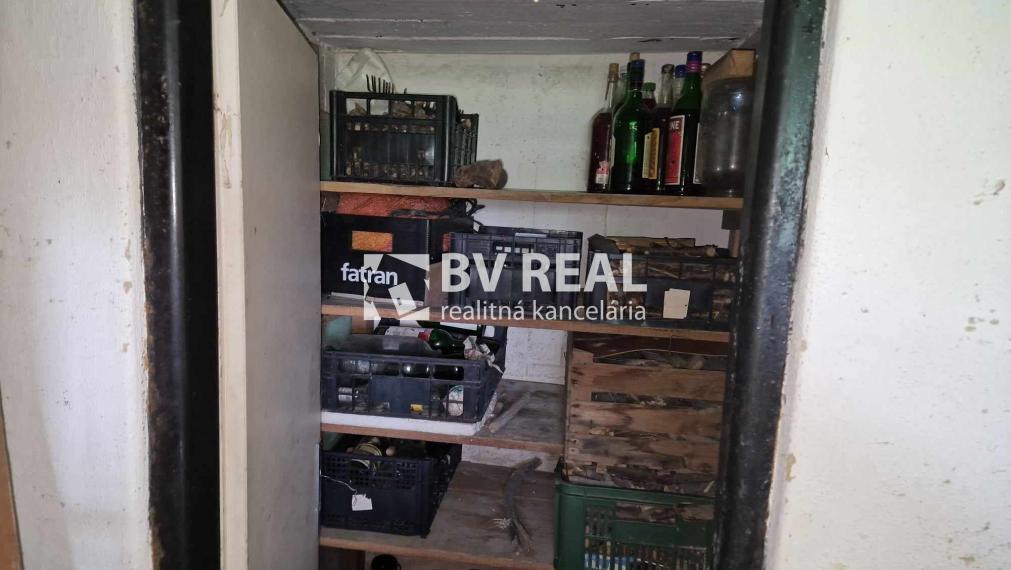 BV REAL Na predaj murovaná chata so záhradou Handlová FM2009