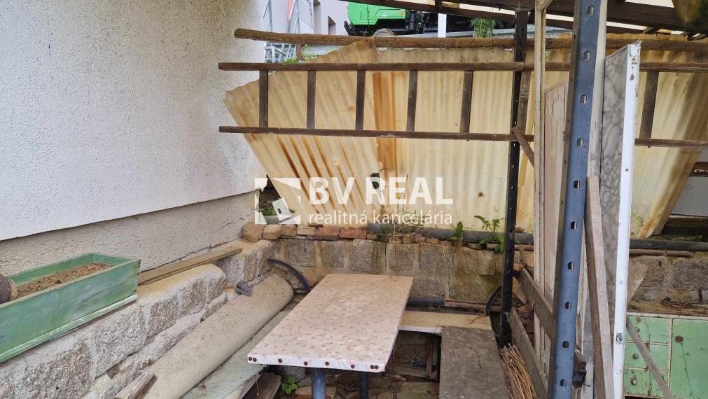 BV REAL Na predaj murovaná chata so záhradou Handlová FM2009