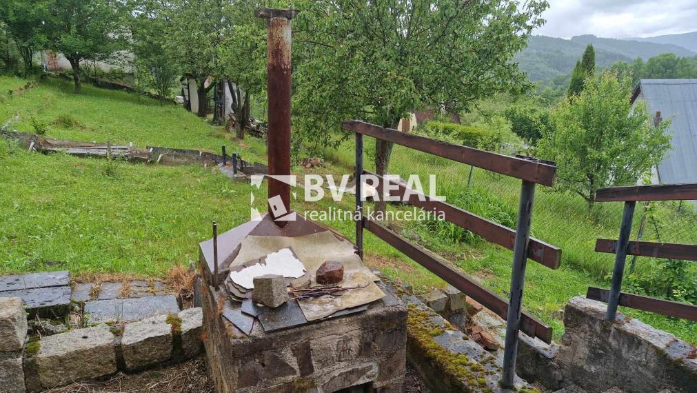 BV REAL Na predaj murovaná chata so záhradou Handlová FM2009