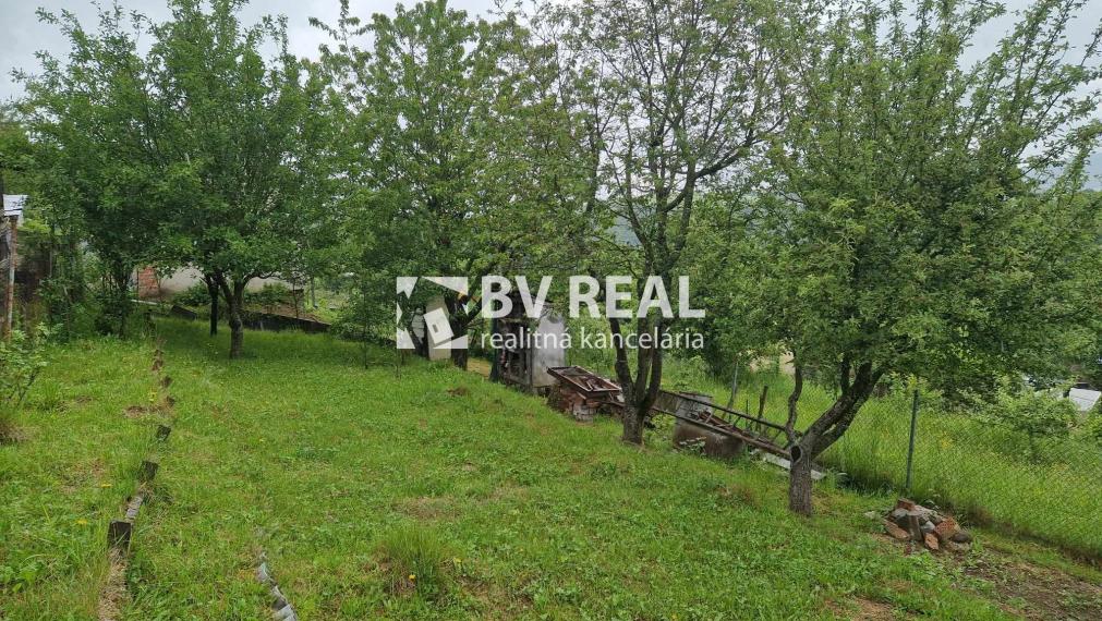 BV REAL Na predaj murovaná chata so záhradou Handlová FM2009