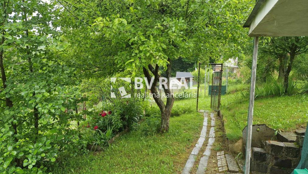BV REAL Na predaj murovaná chata so záhradou Handlová FM2009