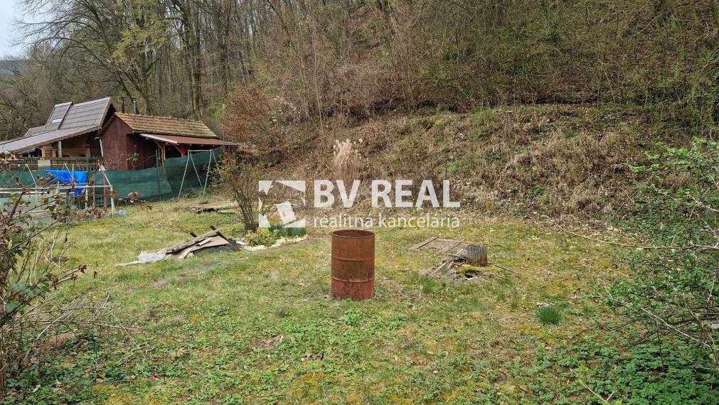 BV REAL Na predaj pozemok na stavbu chaty Partizánske FM2263