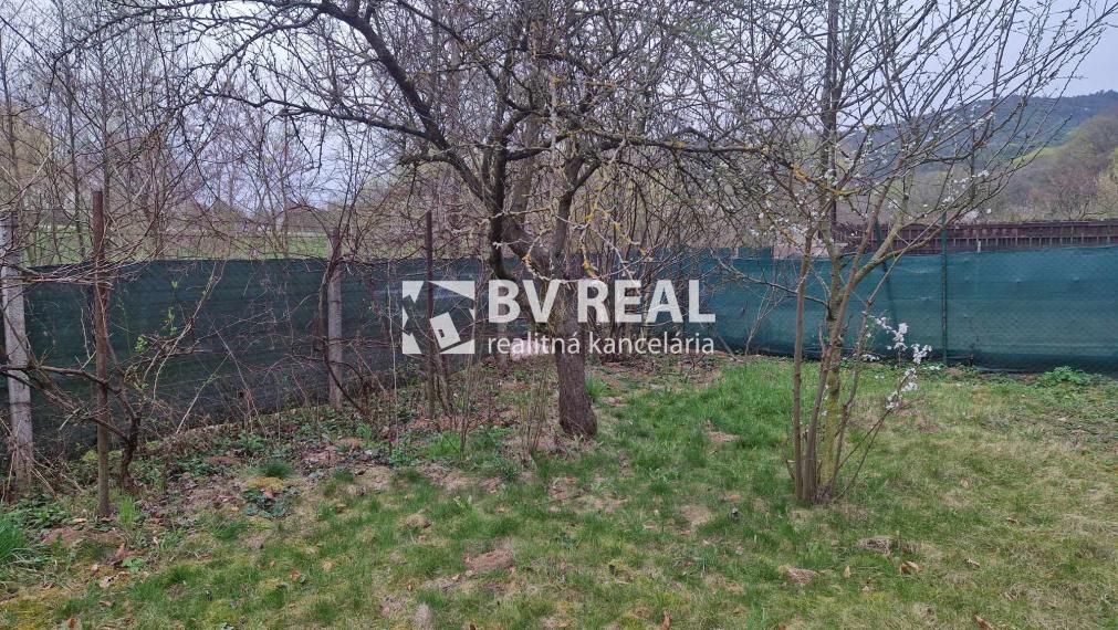 BV REAL Na predaj pozemok na stavbu chaty Partizánske FM2263