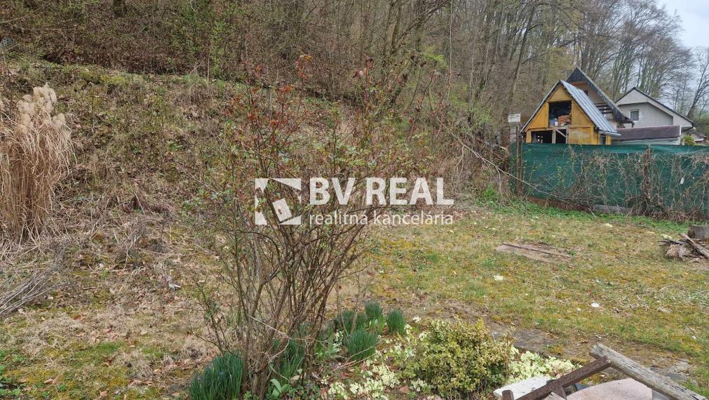 BV REAL Na predaj pozemok na stavbu chaty Partizánske FM2263