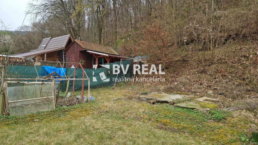 BV REAL Na predaj pozemok na stavbu chaty Partizánske FM2263