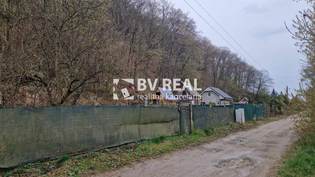 BV REAL Na predaj pozemok na stavbu chaty Partizánske FM2263