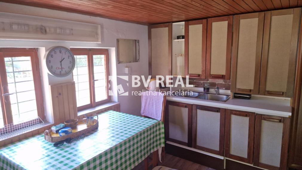 BV REAL predaj murovaná chata so záhradou Prievidza FM2285