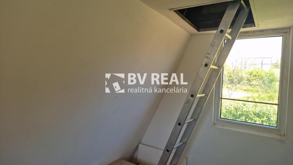 BV REAL predaj murovaná chata so záhradou Prievidza FM2285