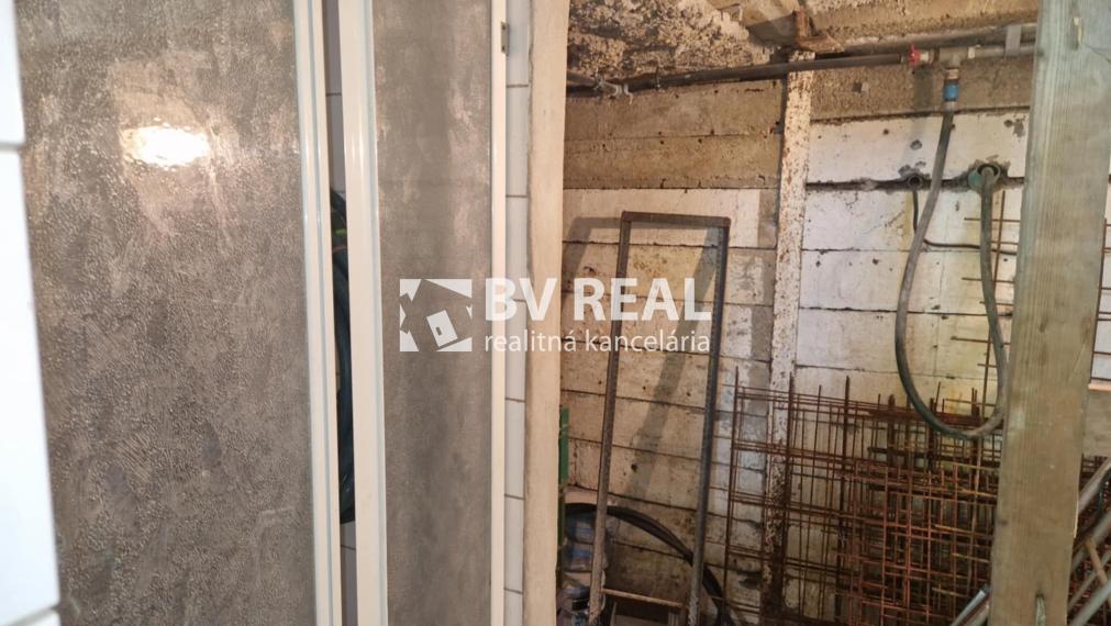 BV REAL predaj murovaná chata so záhradou Prievidza FM2285