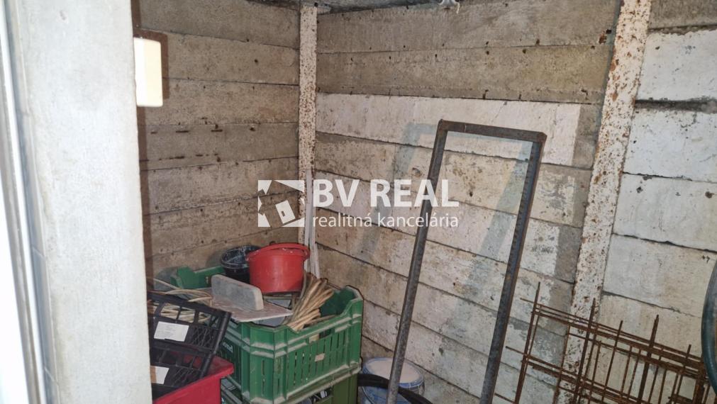 BV REAL predaj murovaná chata so záhradou Prievidza FM2285